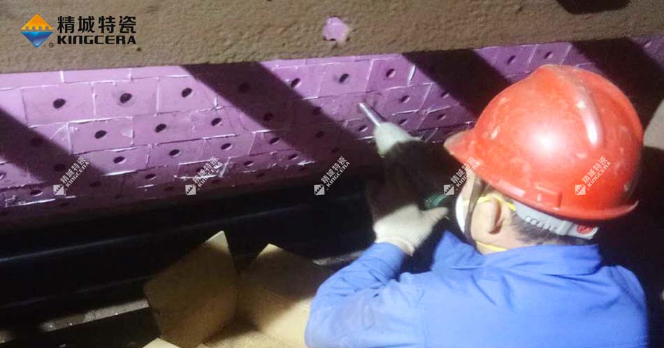 888集团牌新型耐磨陶瓷布料机圆辊使用成效