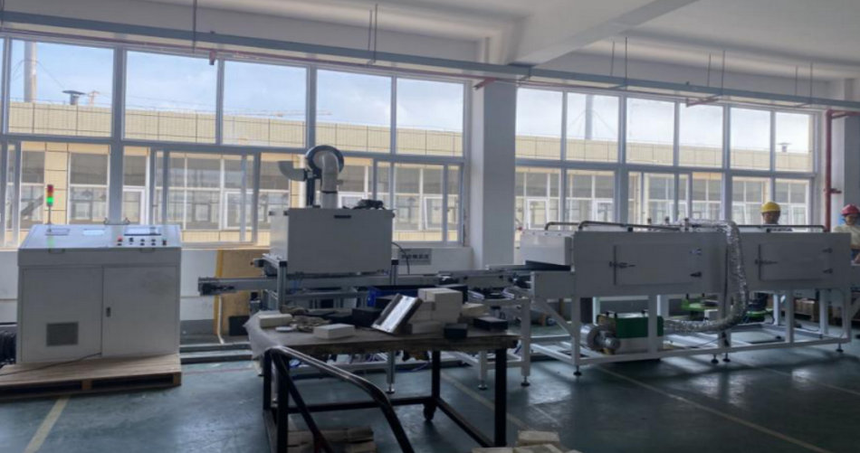 888集团特瓷陶瓷橡胶复合衬板硫化喷胶线