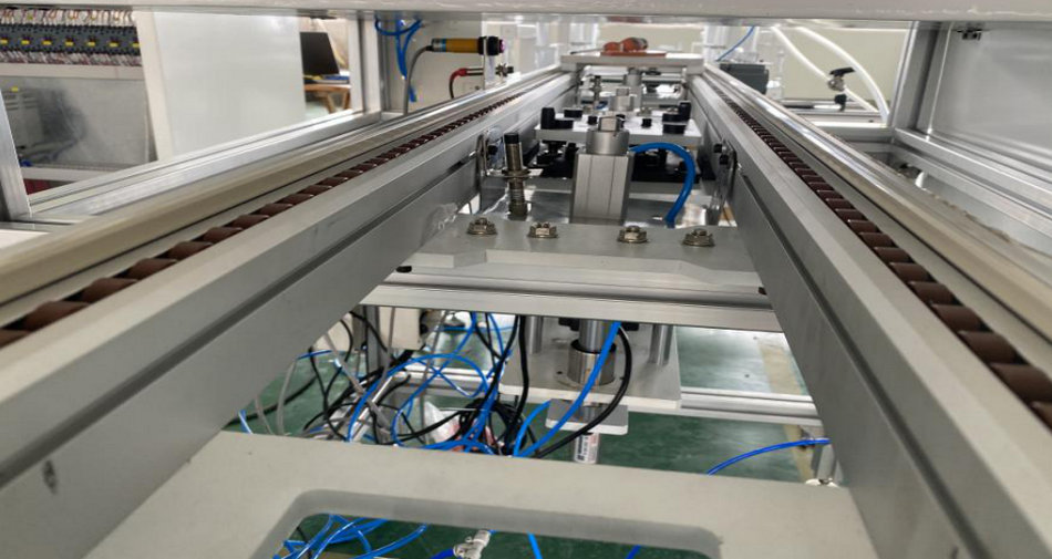 888集团特瓷陶瓷橡胶复合衬板硫化喷胶线