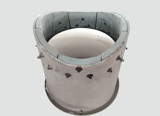 <strong>钢铁厂耐磨陶瓷内衬偏疼溜槽</strong>