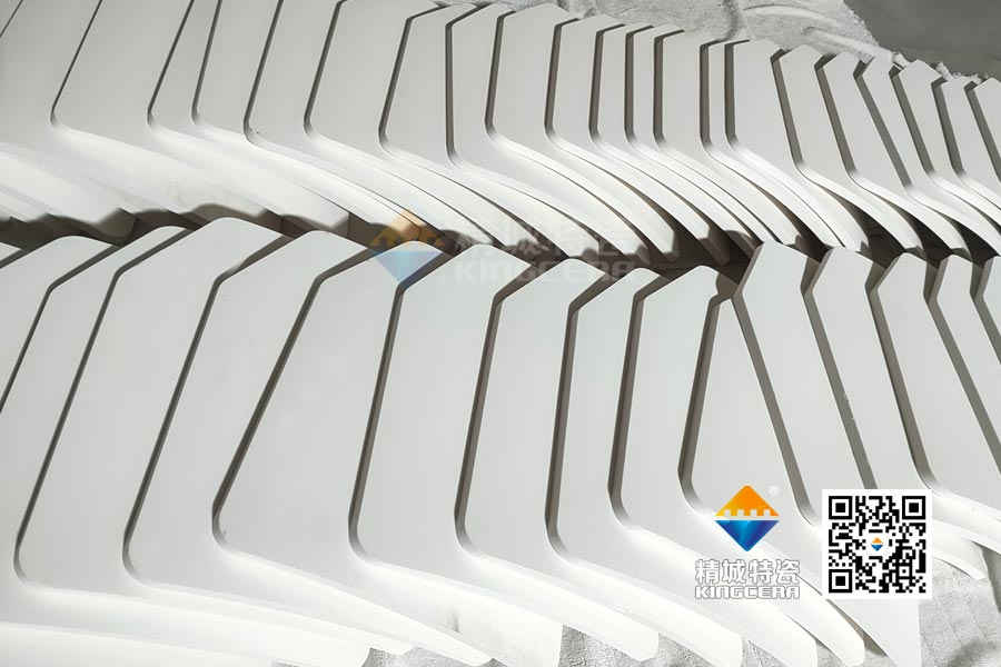 高纯氧化铝陶瓷单曲面防弹板